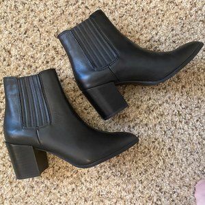 STEVE MADDEN BLACK CHELSEA HEELED ANKLE BOOT
